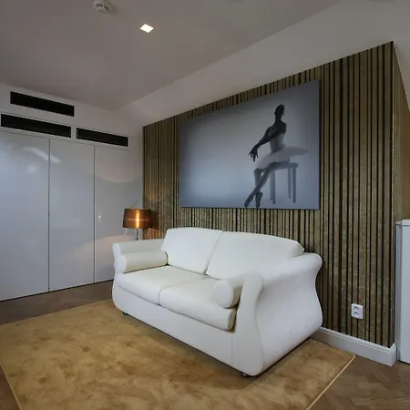 Numa Flow Aparthotel 4*