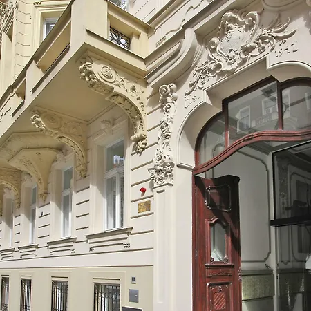 Numa Flow Aparthotel 4*